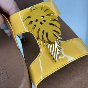 Yellow with leaves sandals. Ergonomic comfortable.  7 but fit more a 8